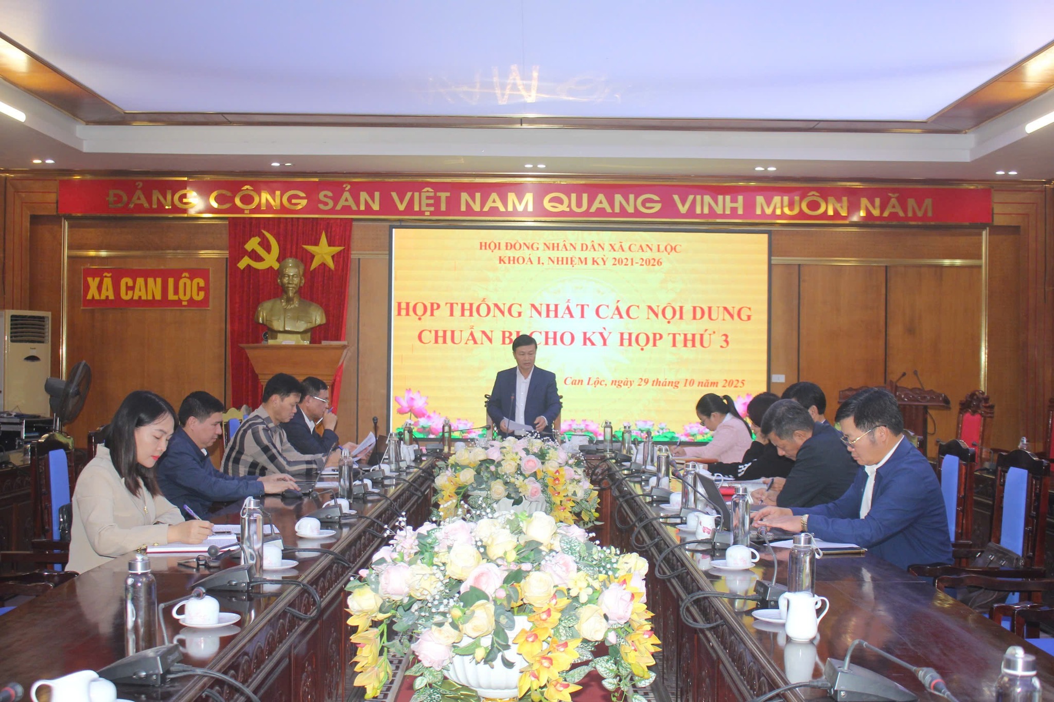 Họp thống nhất nội dung chuẩn bị kỳ họp thứ 3 HĐND xã Can Lộc khoá I, nhiệm kỳ 2021 - 2026