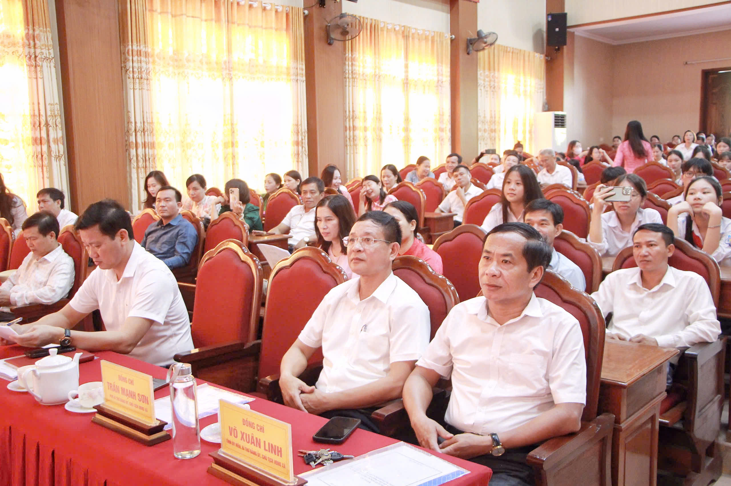 Can Lộc tuyên dương học sinh giỏi, giáo viên tiêu biểu.