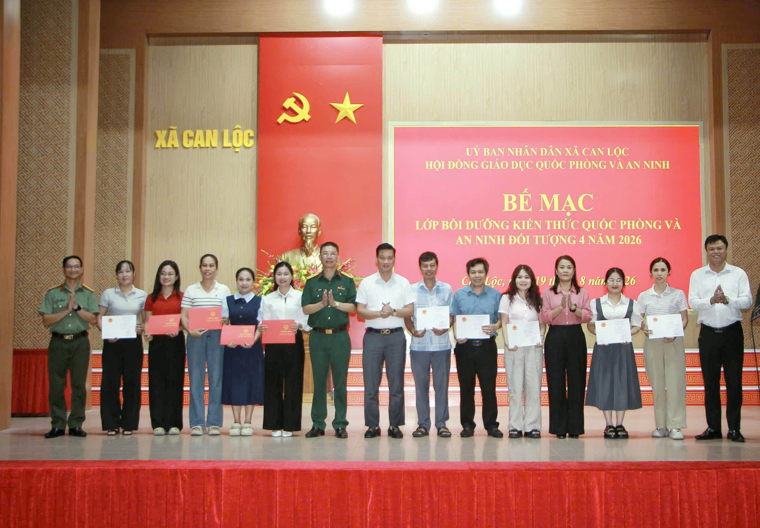 Bế mạc lớp bồi dưỡng kiến thức quốc phòng và an ninh đối tượng 4 năm 2026