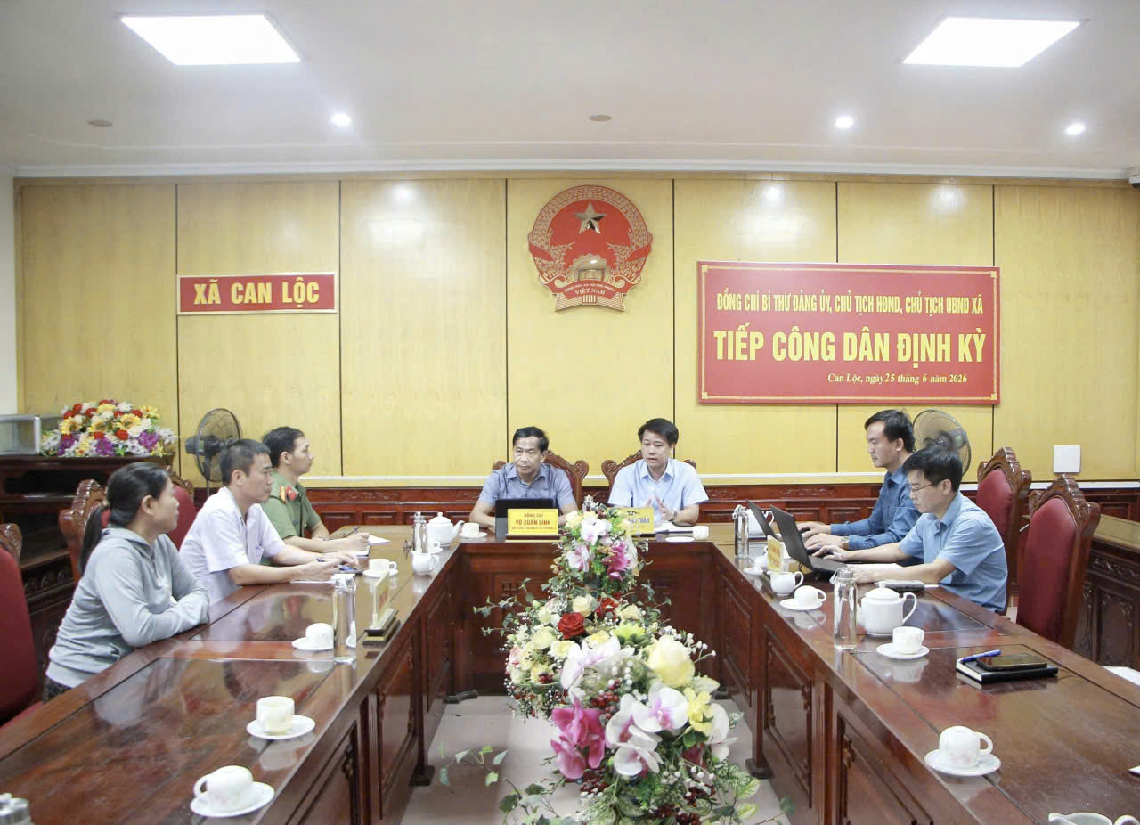 Lãnh đạo xã Can Lộc tiếp công dân định kỳ tháng 6
