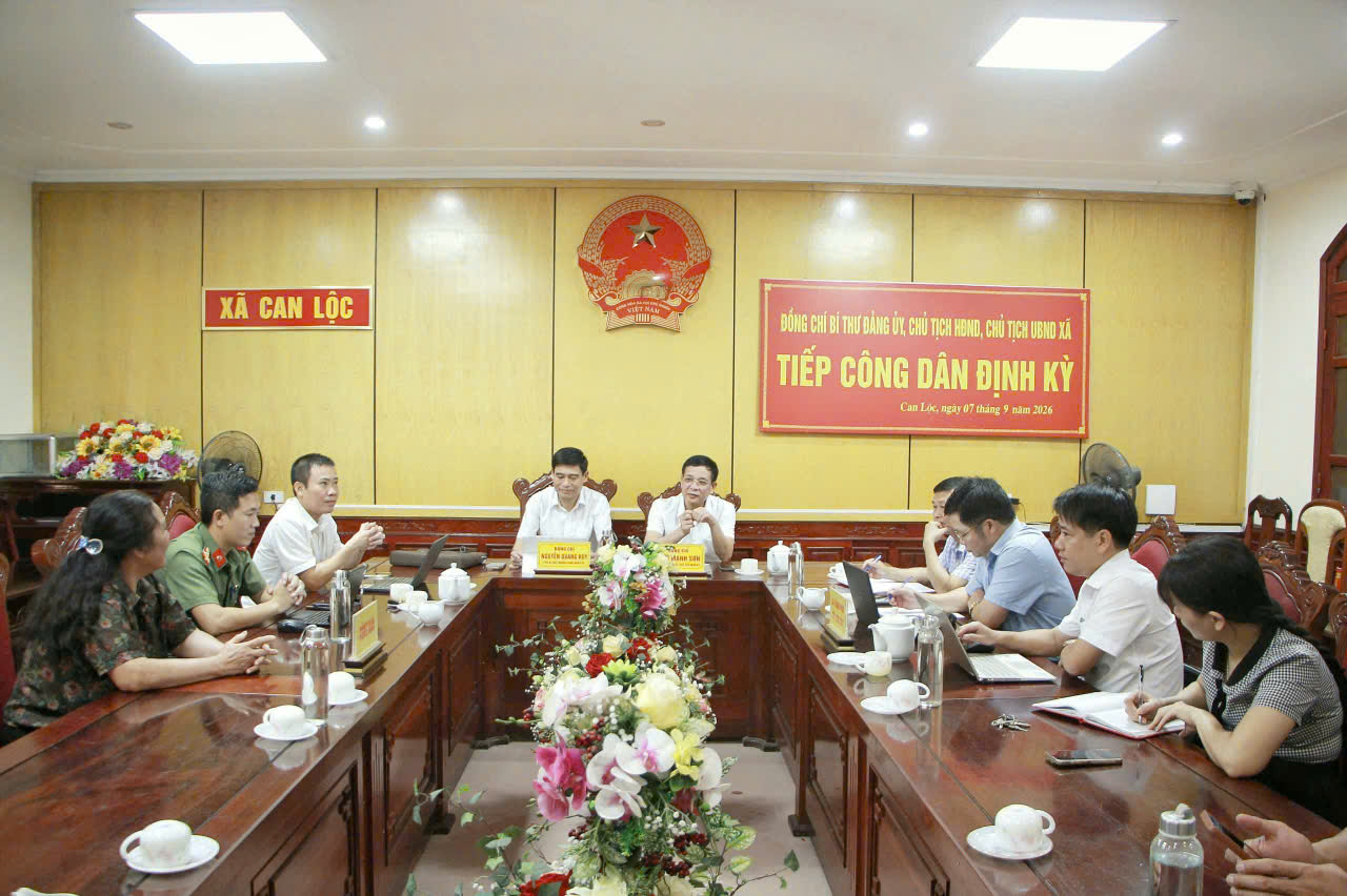 Lãnh đạo xã Can Lộc tiếp công dân định kỳ tháng 9
