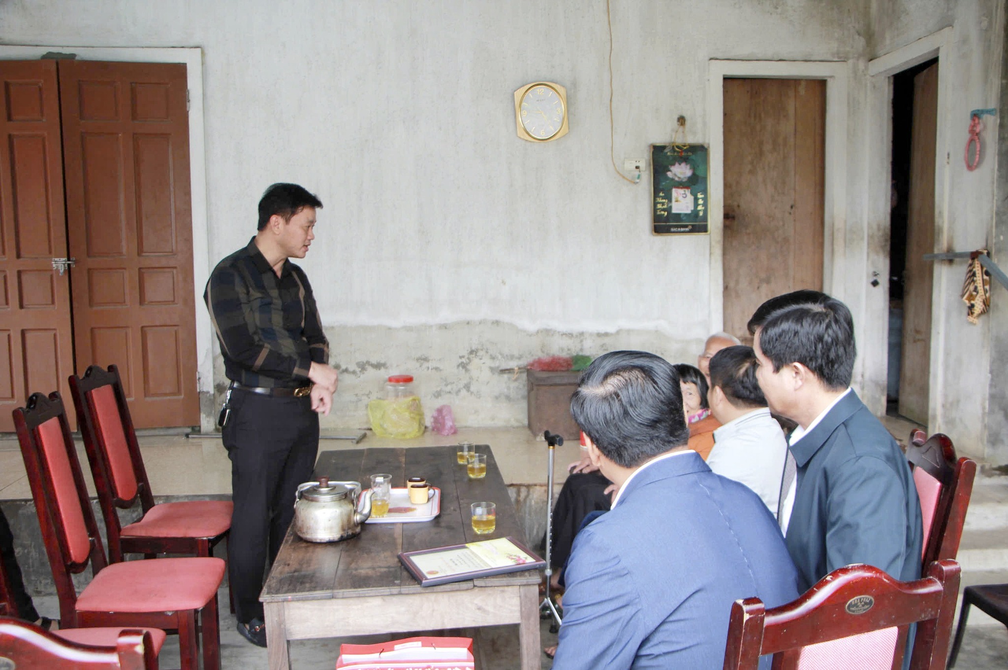 Trưởng ban  Nội chính Tỉnh ủy trao quà tết tại xã Can Lộc    