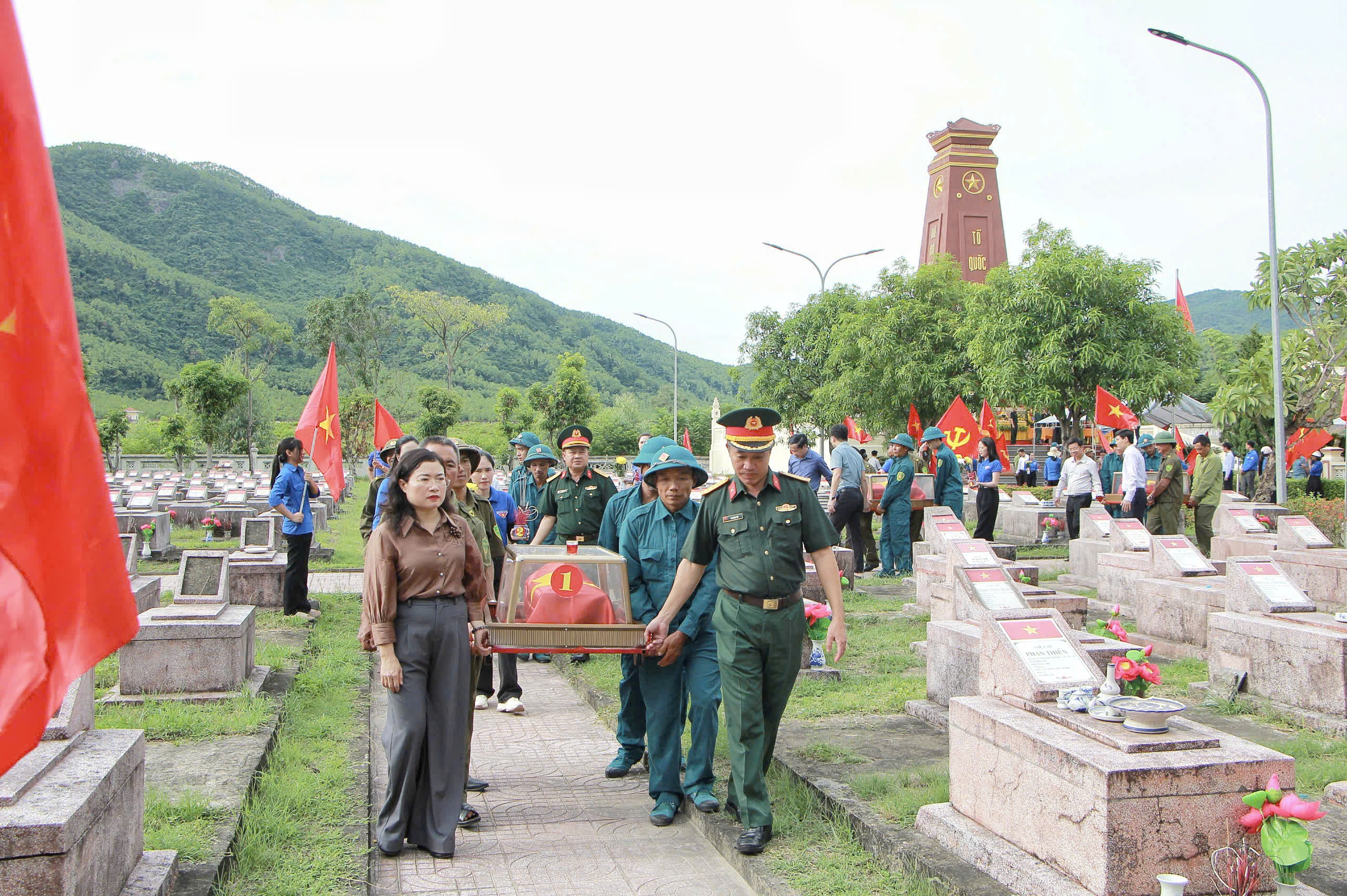 Lễ  viếng, truy điệu và an táng hài cốt liệt sĩ hy sinh chôn cất đầu tiên trên địa bàn 