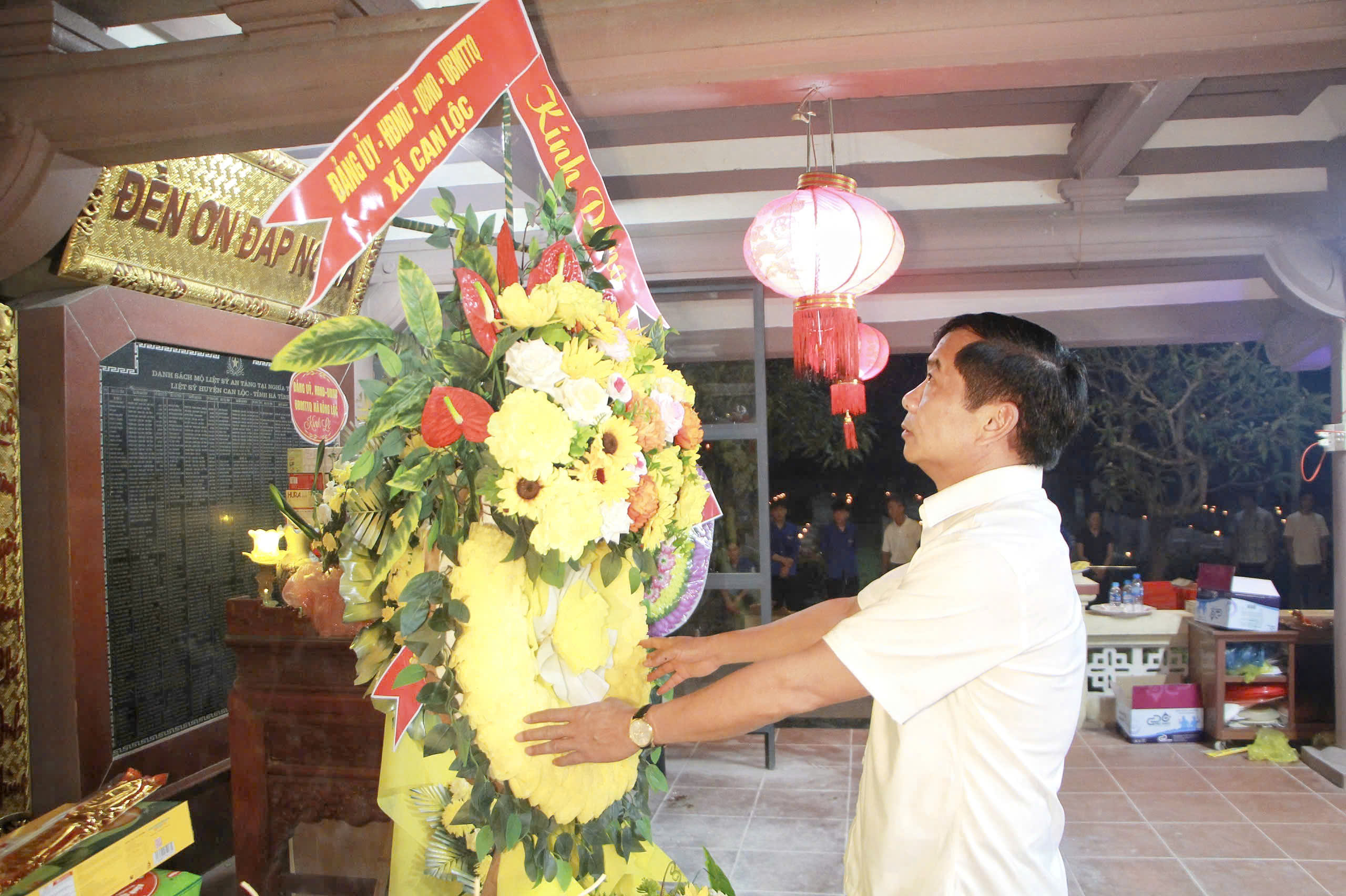 Xã Can Lộc  thắp nến tri ân kỷ niệm 79 năm Ngày thương binh, liệt sĩ