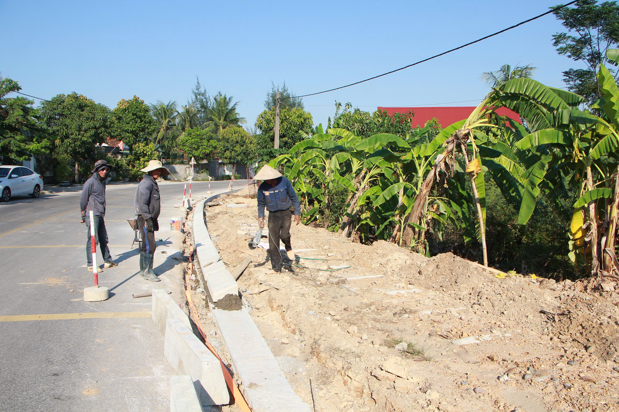 Đẩy nhanh tiến độ thi công các công trình trước mùa mưa lũ