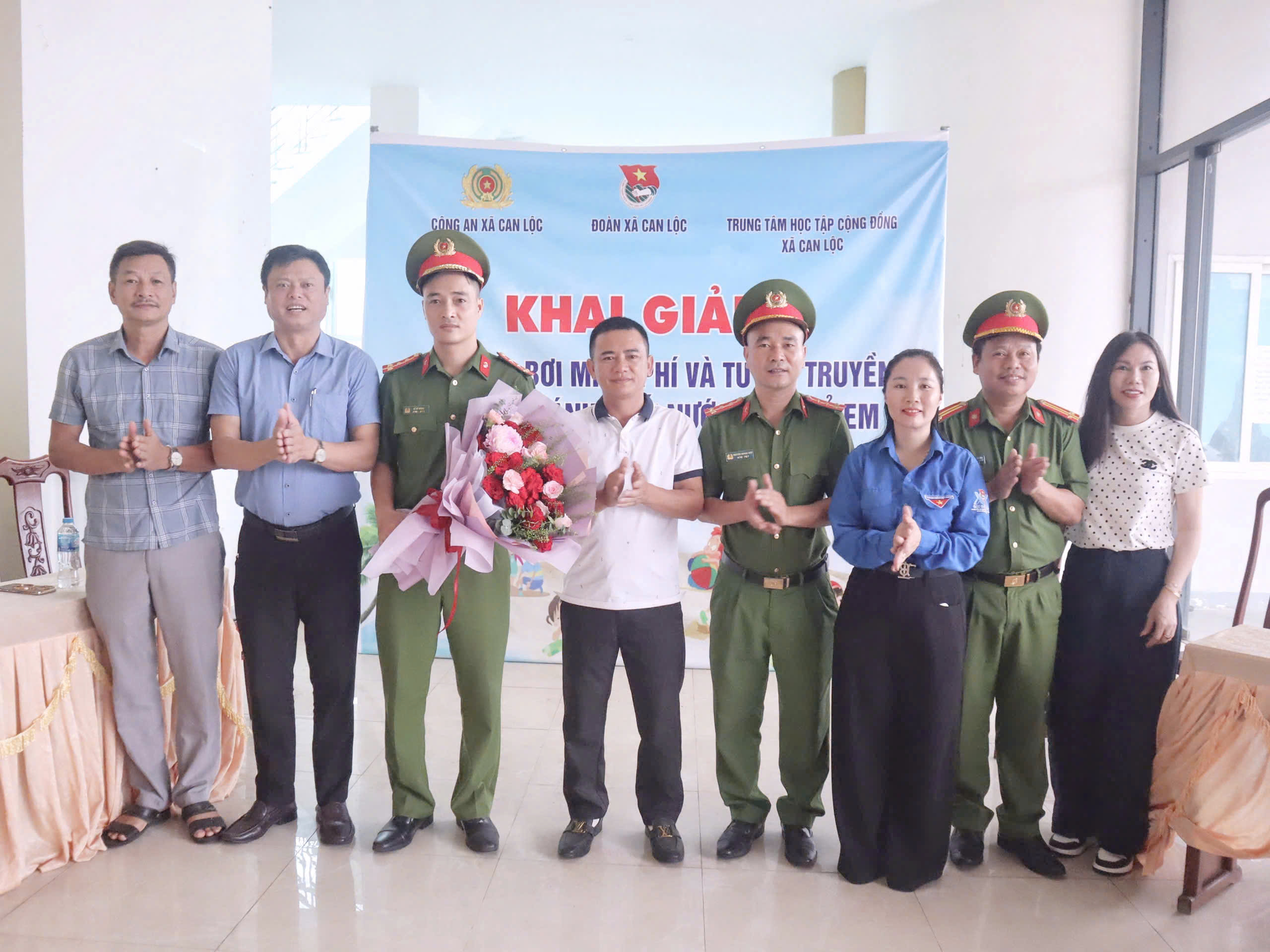 Xã Can Lộc khai giảng lớp dạy bơi miễn phí cho trẻ em
