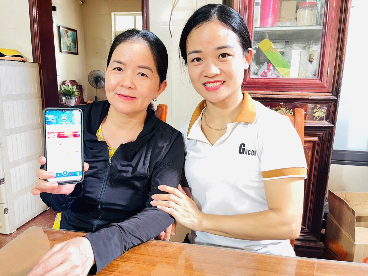 Xã Can Lộc tích cực hỗ trợ người dân cài đặt ứng dụng i-HaTinh