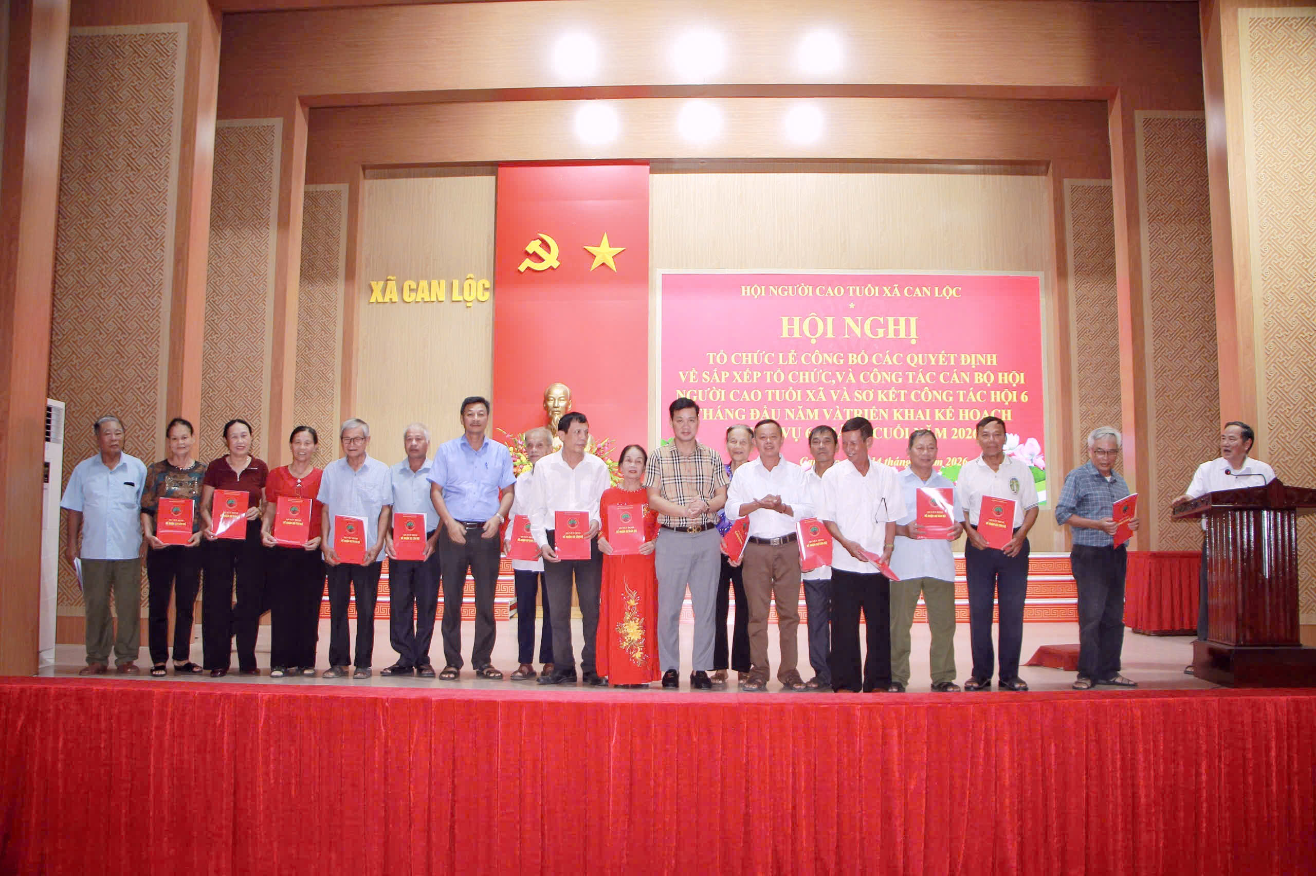 Hội Người Cao tuổi xã Can Lộc công bố các quyết định về tổ chức cán bộ và sơ kết công tác 6 tháng đầu năm 2026 