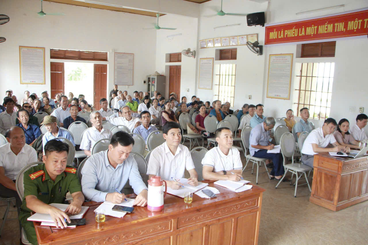 Đại biểu HĐND xã đơn vị bầu cử số  2 tiếp xúc cử tri