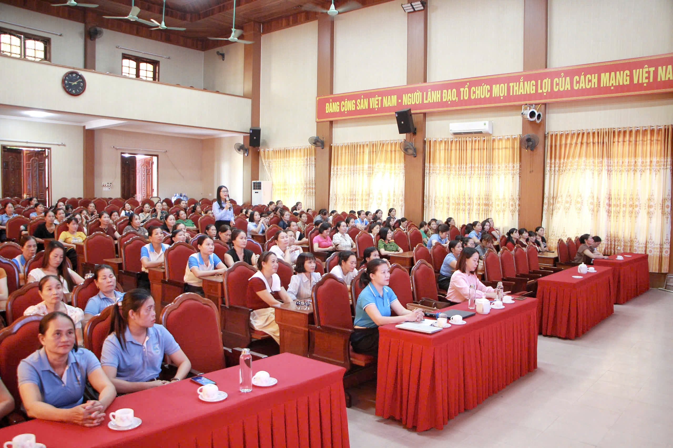 Hội LHPN xã Can Lộc tập huấn triển khai Nghị quyết Đại hội đại biểu Phụ nữ toàn quốc lần thứ XIV và chuyên đề “Làm cha mẹ tích cực - đồng hành cùng con phát triển”.