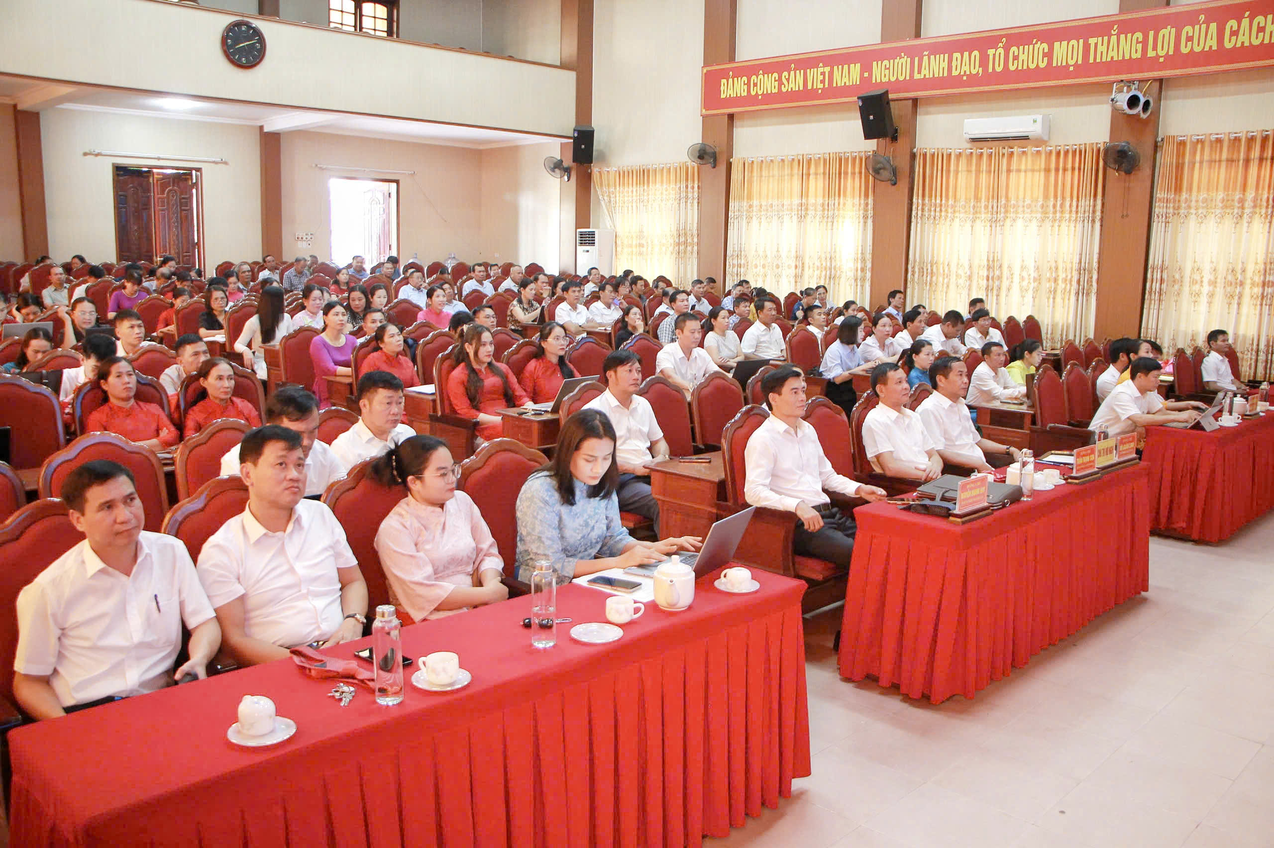 Xã Can Lộc tổ chức các điểm cầu Hội nghị toàn quốc nghiên cứu, học tập, quán triệt và triển khai thực hiện một số Nghị quyết, Chỉ thị của Bộ Chính trị
