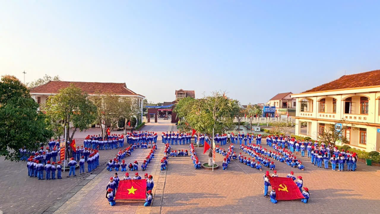  Tuổi trẻ Can Lộc đồng loạt tổ chức Lễ chào cờ, hướng tới chào mừng Đại hội đại biểu toàn quốc lần thứ XIV của Đảng