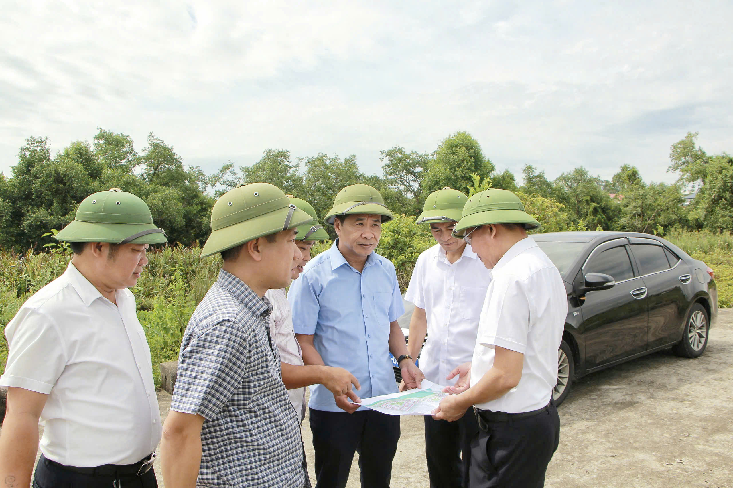 Lãnh đạo xã Can Lộc  kiểm tra lúa hè thu, tiến độ, chất lượng một số Dự án và các vị tri Quy hoąch điếm trên địa bàn xã