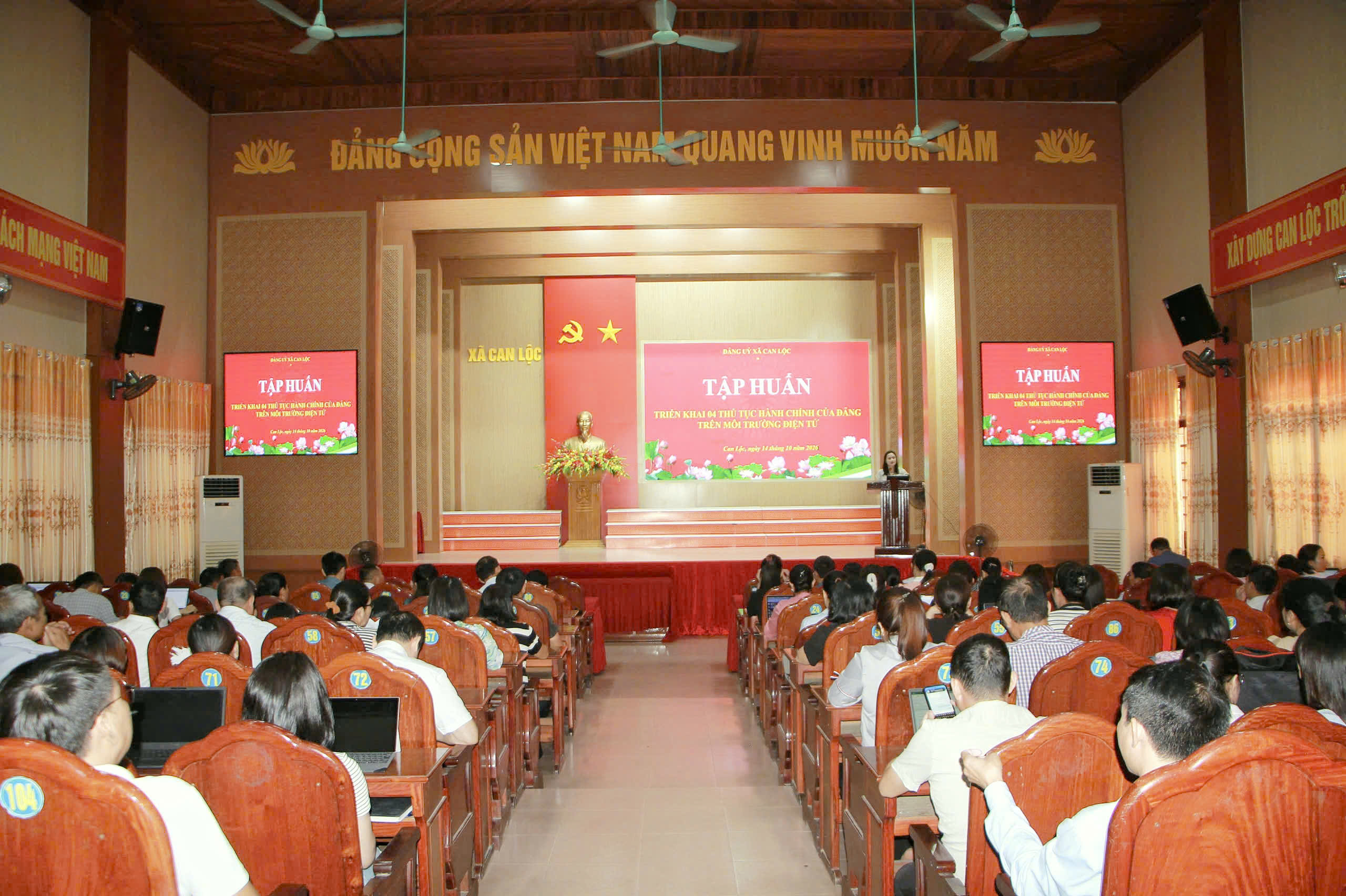 Tập huấn triển khai 04 thủ tục hành chính của Đảng trên môi trường điện tử  