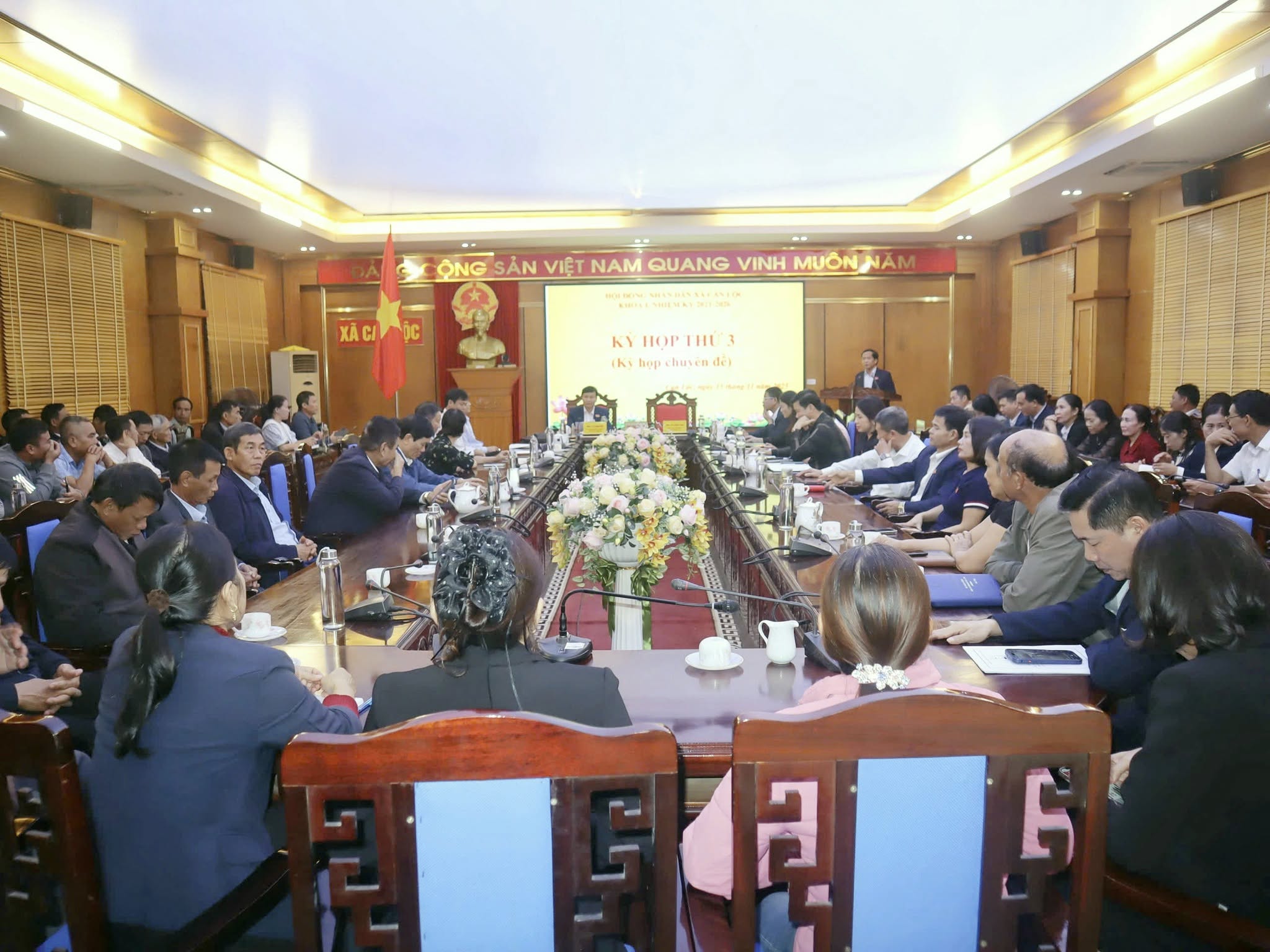 Kỳ họp thứ 3 (kỳ họp chuyên đề) Hội đồng nhân dân xã Can Lộc khóa I 