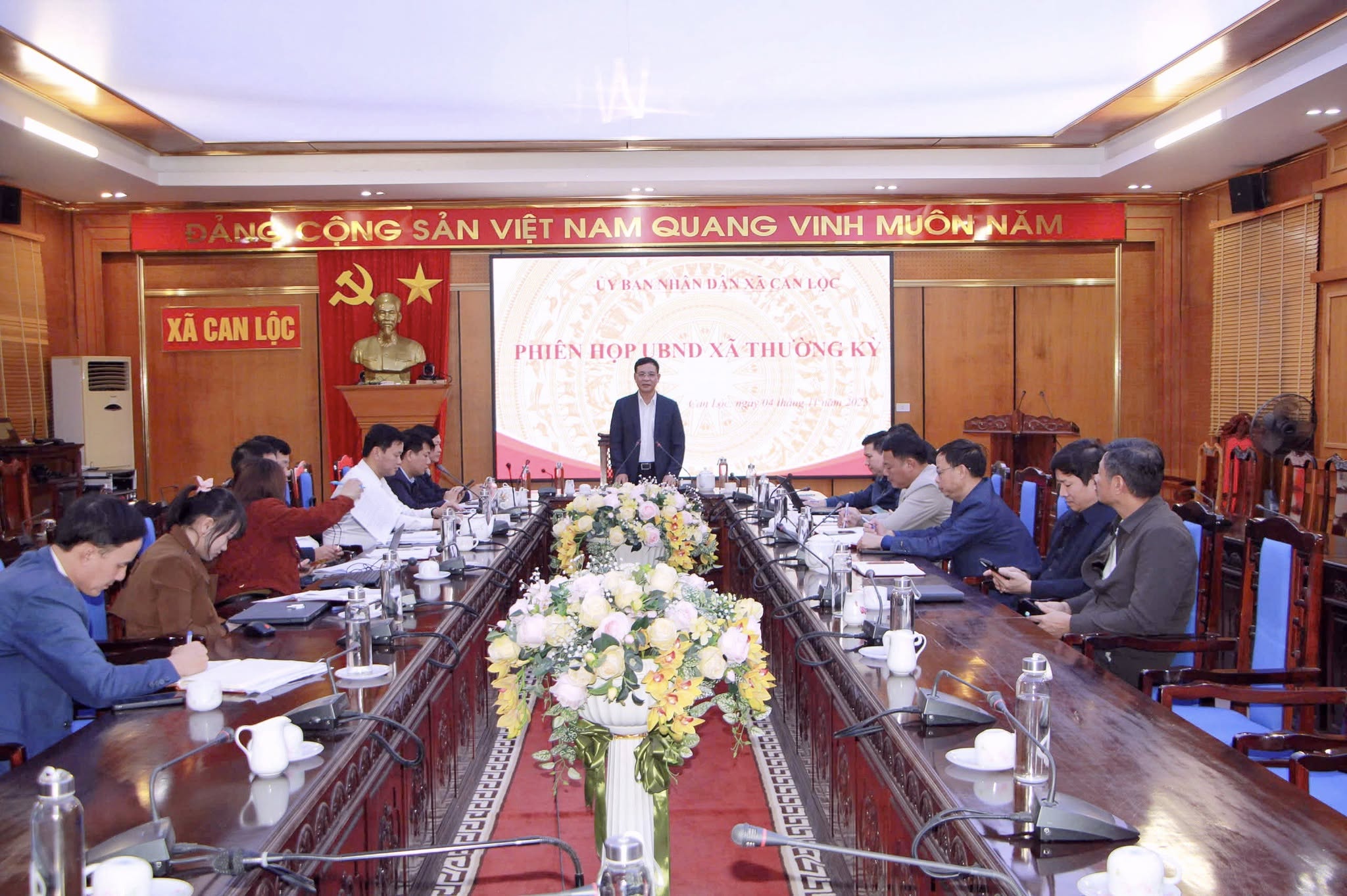 UBND xã Can Lộc họp phiên thường kỳ tháng 11
